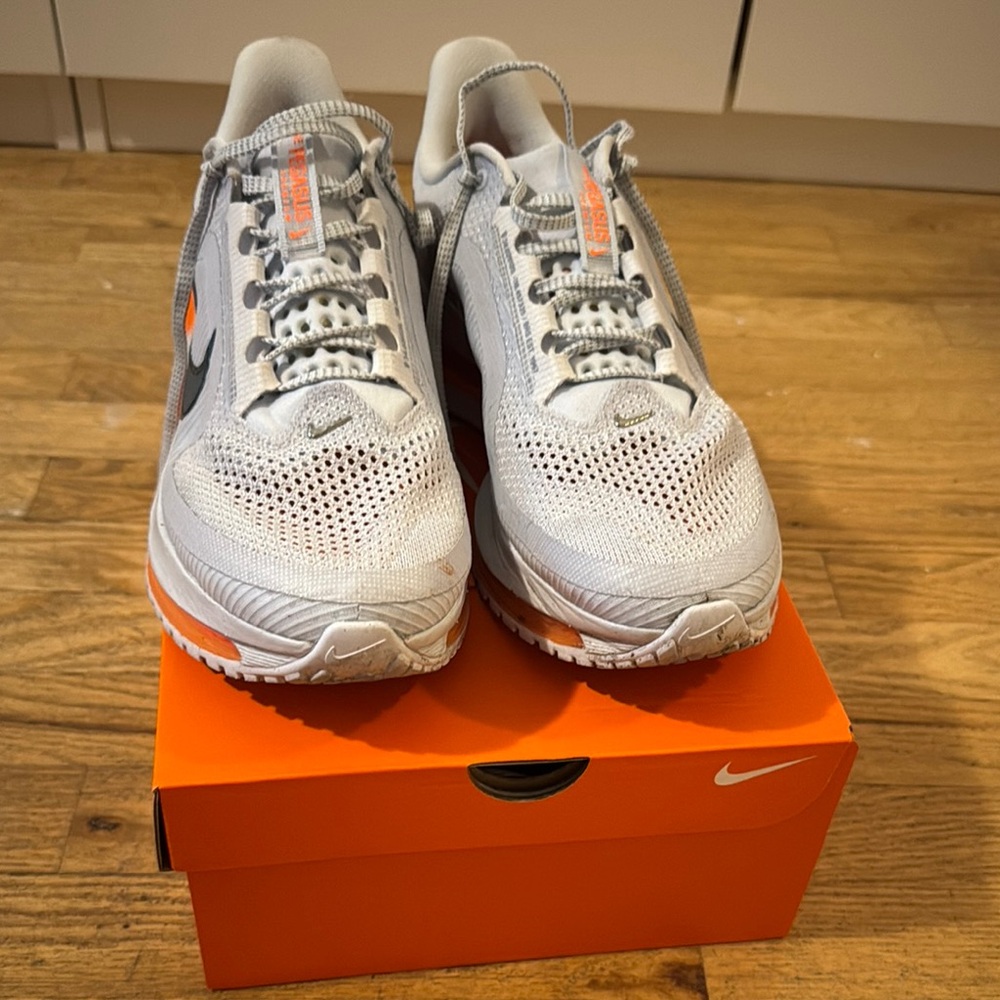 Nike Pegasus premium women’s running shoes size 11